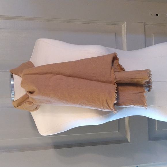 GUC All Wool Caramel Cisco Scarf - Picture 1 of 8